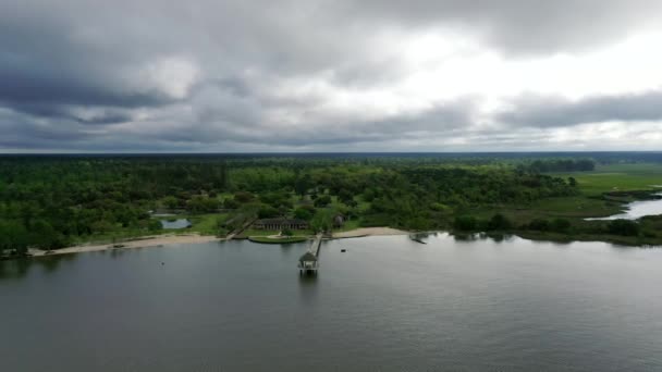 Evergreen Fontainebleau State Park Serene Beach Pier Mandeville Basin Lake — Stok Video