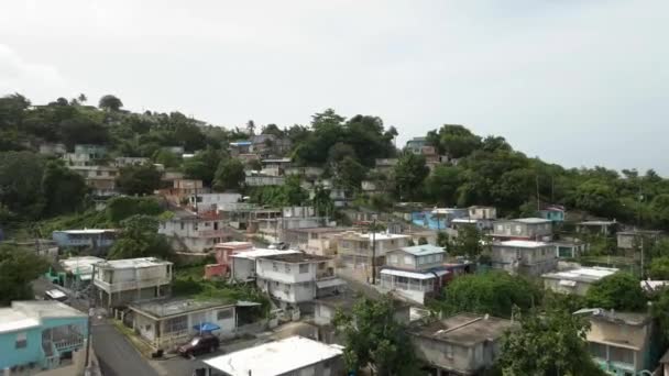 Воздушный Дрон Взлетел Холм Над Баррио Фахардо Пуэрто Рико Выстрел — стоковое видео