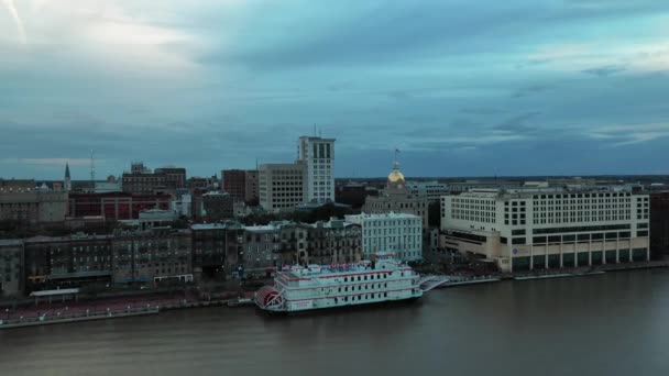 Flusskreuzfahrt Auf Dem Savannah River Mit Waterfront Und Rathaus Savannah — Stockvideo
