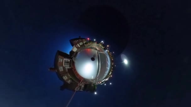 Крихітна Планета 360 Нічний Водіння Міських Доріг Проходять Повз Будинки — стокове відео