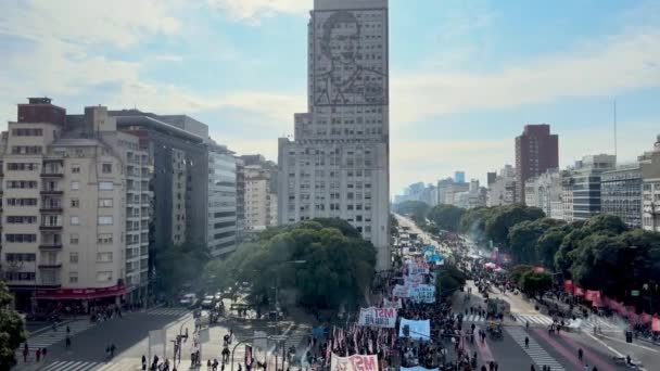 Cidadãos Desempregados Protestam Torno Edifício Evita Buenos Aires Aéreo — Vídeo de Stock