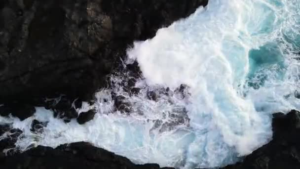 Top Slow Drone Footage Waves Rushing Cooled Lava Rocks — Stockvideo