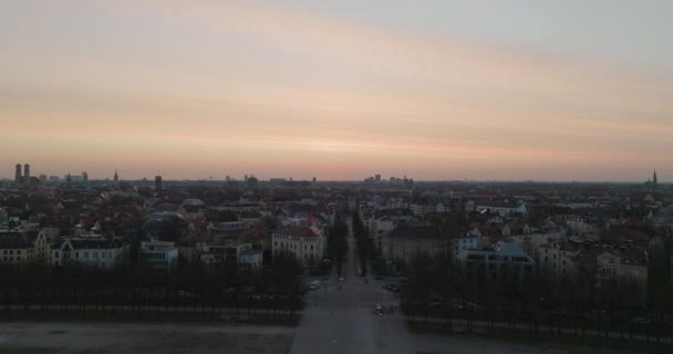 Pedestal Aerial Downtown Theresienwiese Cityscape Munich Germany Sunset Drone — ストック動画