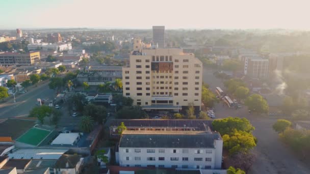 Bulawayo Central Business District Ukazuje Rainbow Hotel — Stock video