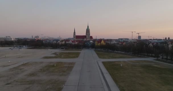 Aerial Drone Flyover Paul Cathedral Munich City Rooftops Sunset Germany — ストック動画