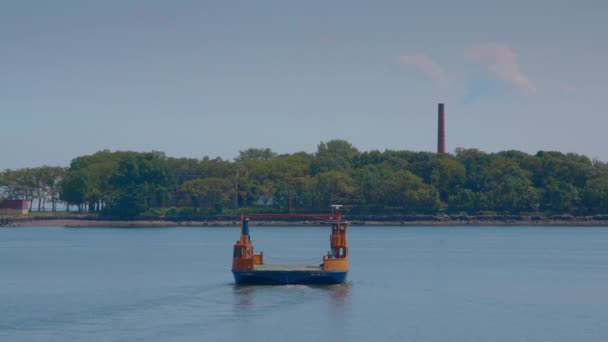 Roll Roll Orange Ferry Heading Hart Island Chimney Background Blue — Video