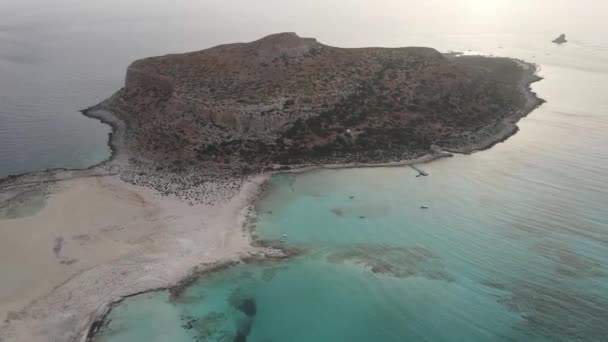 Passeio Aéreo Direção Pitoresca Ilha Gramvousa Antes Pôr Sol Ilha — Vídeo de Stock