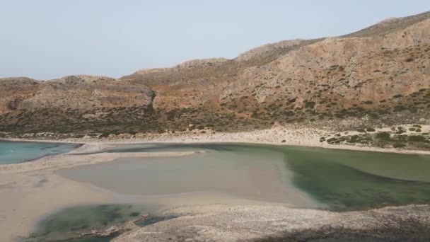 Balos Sahilinin Beyaz Kumla Kaplı Havadan Çekilmiş Görüntüleri Yunanistan Girit — Stok video