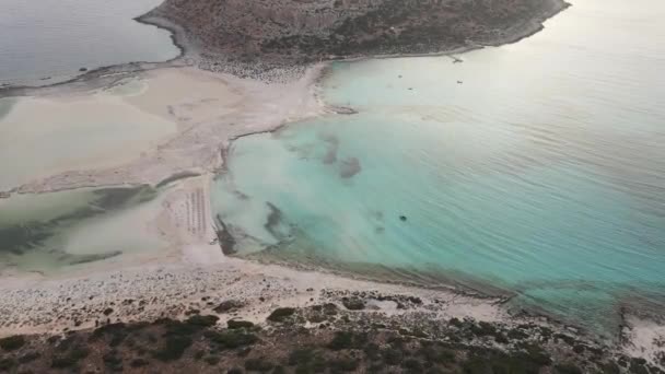 Luchtopname Van Het Paradijselijke Strand Balos Lagune Bij Gramvousa Eiland — Stockvideo