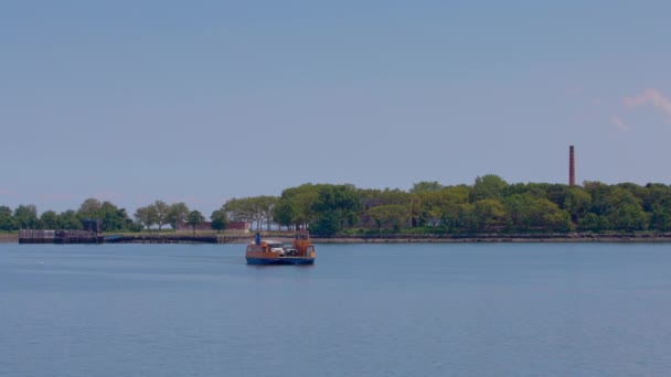 Orange Roll Roll Ferry Quittant Quai Prison Hart Island Avec — Video