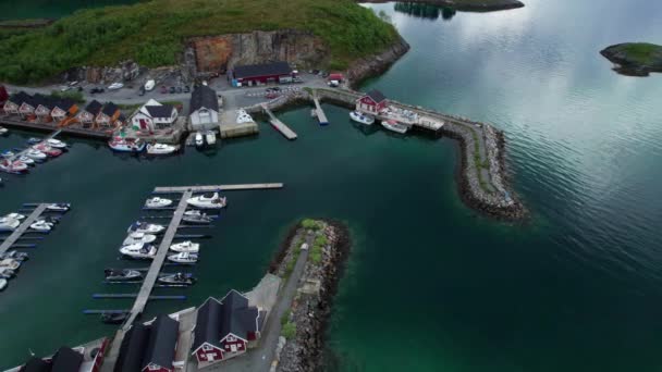 Aerial Tucking Shot Tonnes Marina Přístav Helgelandu Severním Norsku Klidného — Stock video