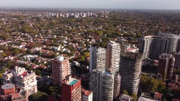 Vuelo Avión Tripulado Sobre Los Edificios Rascacielos Vicente Lopez Zona — Vídeos de Stock
