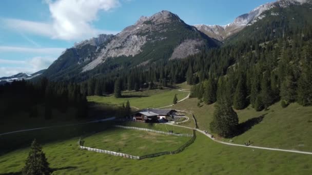 Mozgókép Egy Drónrepülésről Gaistalalm Felett Gais Völgyben Hótakarós Csúcsokkal Mögötte — Stock videók