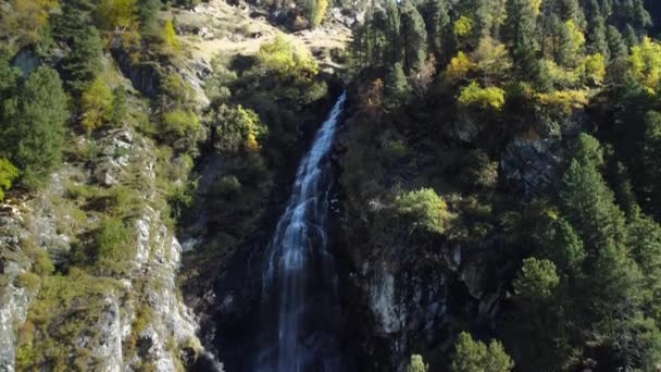 Беспилотный Летательный Аппарат Закроет Вид Водопад Долине Линкольн Австрии — стоковое видео