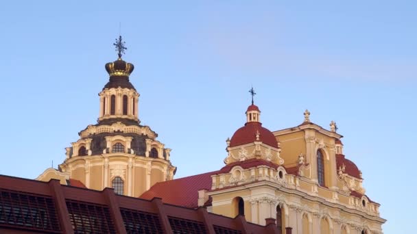 Casimir Ρωμαιοκαθολική Μπαρόκ Εκκλησία Στο Βίλνιους Δει Από Την Πλατεία — Αρχείο Βίντεο
