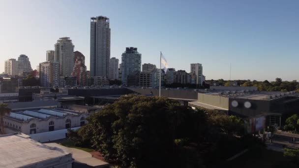 Birds Eye Flight Argentinian Flag Background City Enormous Skyscrapers — Stockvideo