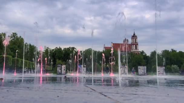 Children Play Bicycles Color Changing Gushing Fountains Lukiskes Square Vilnius — Stockvideo