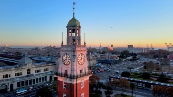 Torre Anıtı Saat Kulesi Etrafındaki Hava Yörüngesinde Canlı Gün Doğumu — Stok video
