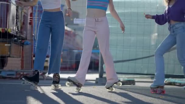 Legs Unrecognizable Girls Moving Roller Skates Outdoors — Vídeo de Stock