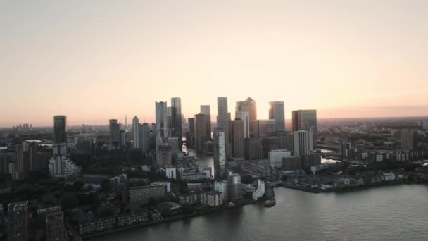 Szeroki Kąt Zachody Słońca Antena Budynków Canary Wharf Londynie — Wideo stockowe