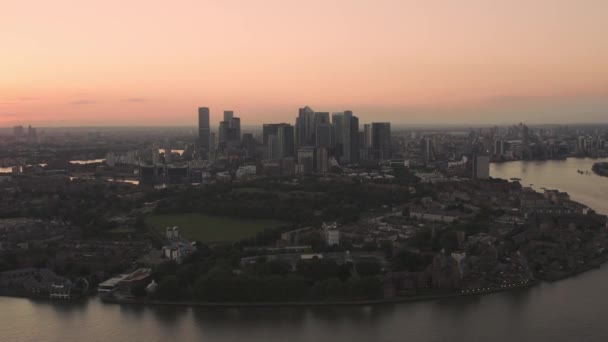 Wide Angle Sunset Luchtfoto Van Canary Wharf Gebouwen Londen Bij — Stockvideo