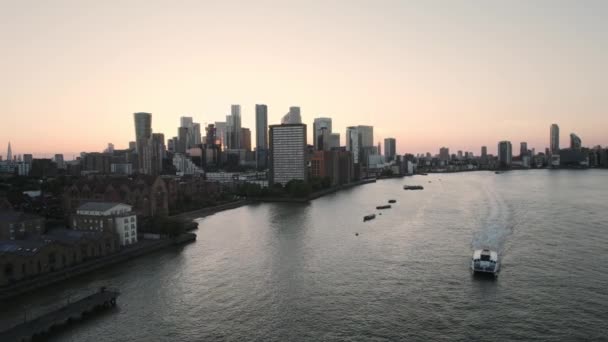 Brede Hoek Zonsondergang Luchtfoto Van Canary Wharf Gebouwen Londen Met — Stockvideo