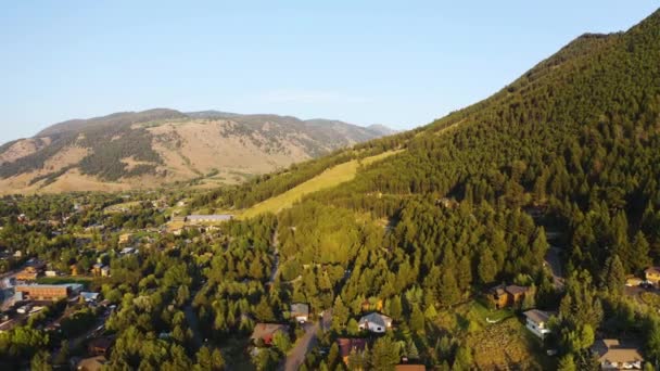 Flygfoto Över Jackson Wyoming Usa Skidort Soliga Sommardagen Bergssluttningar Och — Stockvideo