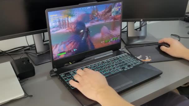 Playing Dying Fortnite Gaming Laptop — Video Stock