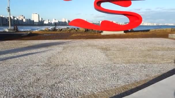 Sculpture Tomie Ohtake Marine Outfall Emissario Submarino Santos Beach Tilt — ストック動画