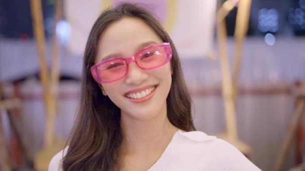 Happy Beautiful Girl Sunglasses Blur Background Laughing Young Woman Wearing — Video