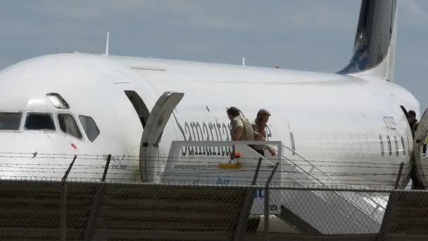 Uno Los Aviones Samaritan Purse Estacionado Toronto Para Una Misión — Vídeos de Stock