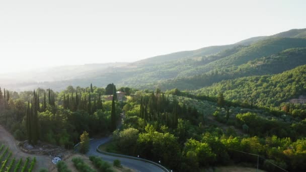 Voo Drone Lateral Sobre Paisagem Agrícola Durante Pôr Sol Chianti — Vídeo de Stock