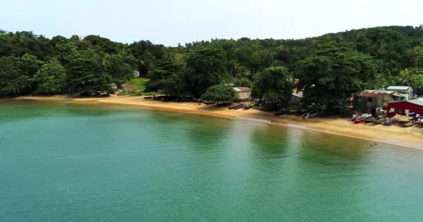 Lecące Tyłem Plaży Abade Wioska Rybacka Wyspie Księcia Sao Tome — Wideo stockowe