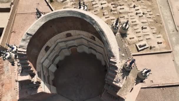 Aerial Overhead View Ruin Tomb Uch Sharif Pedestal — Stockvideo