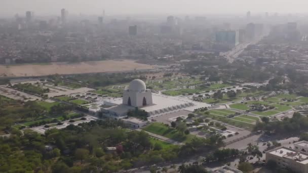 Vista Aérea Del Mausoleo Jinnah Karachi Día Nebuloso Dolly Fue — Vídeos de Stock