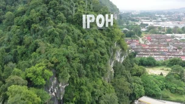 Cinematic Landscape Drone Flyover Limestone Hill Capital City Perak Ipoh — Wideo stockowe