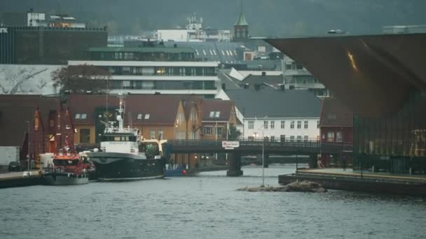 Kristiansand Puerto Por Mañana Temprano Barcos Botes Amarrados Muelle Ciudad — Vídeos de Stock