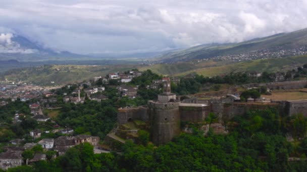 Panoramic Aerial View Gjirokaster Castle City Old Town Background Cloudy — Stockvideo