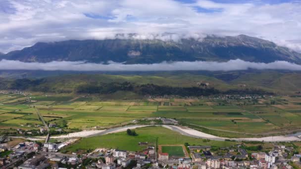 Drino River Valley Balkan Mountains Gjirokaster Town Aerial Wide View — Vídeo de stock