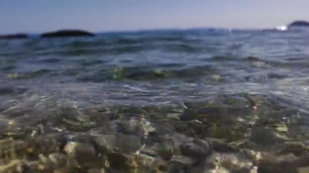 Close Crystal Clear Adriatic Sea Water Surface Horizon — Stock Video