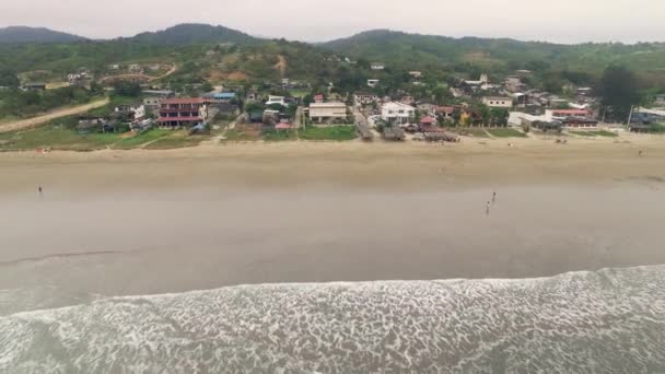 Foamy Sea Waves Splashing Sandy Shore Curia Santa Elena Province — Αρχείο Βίντεο