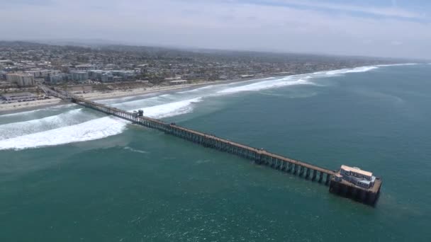 Belle Eau Vagues Oceanside Pier Californie Extrêmement Haute Images Aériennes — Video