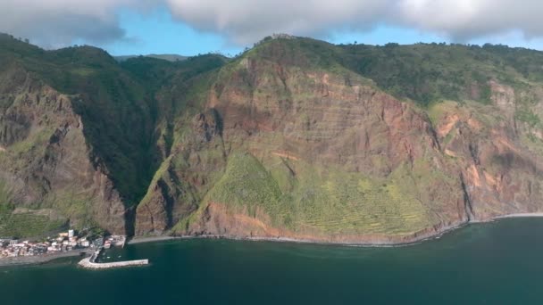 Paul Mar Nestled Foot Imposing Cliffs Coastline Madeira Drone — ストック動画