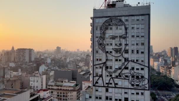 Aerial Sunset View Giant Art Portrait Eva Peron Facade Argentina — Stockvideo