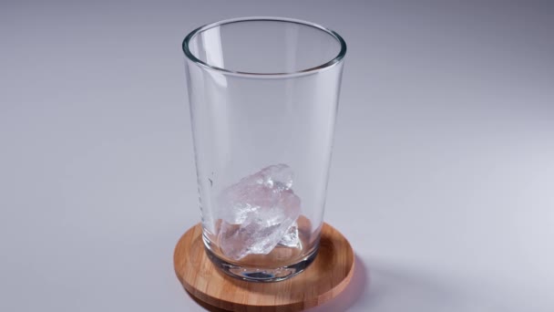 Add Crushed Ice Tumbler Glass Crushed Ice Table — Stockvideo