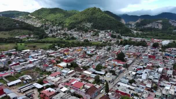 Воздушный Беспилотник Сан Кристобаль Лас Касас Пролетел Над Мексиканским Городом — стоковое видео