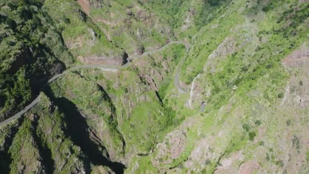 Scenic Mountainous Road Curving Dramatic Valley Madeira Aerial — Wideo stockowe