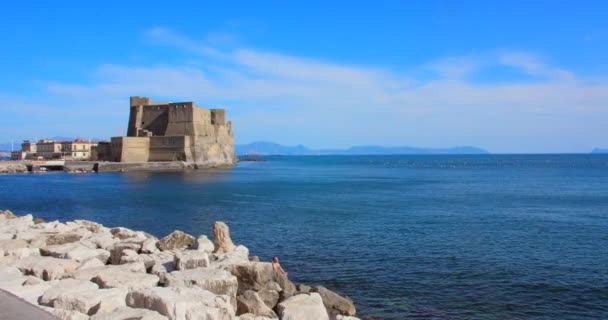 Rocky Shore Ovo Castle Gulf Naples Italy Panning Left Shot — Stock video