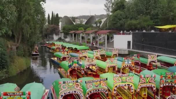 Rows Empty Colourful Gondolas Parked Boat Station Embarcadero Nuevo Nativitas — ストック動画