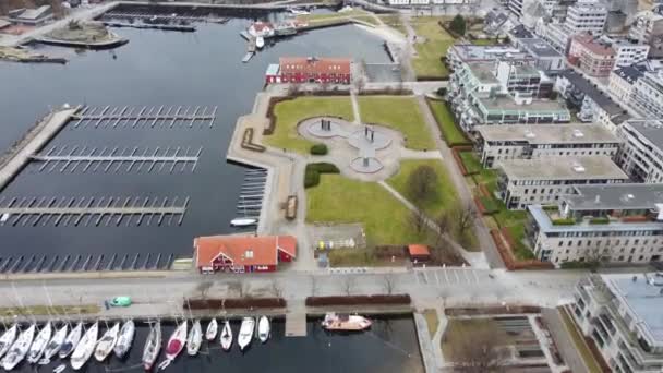 Aerial Nupen Water Fountain Otterdalen Marina Close Odderoya Kristiansand City — Vídeos de Stock